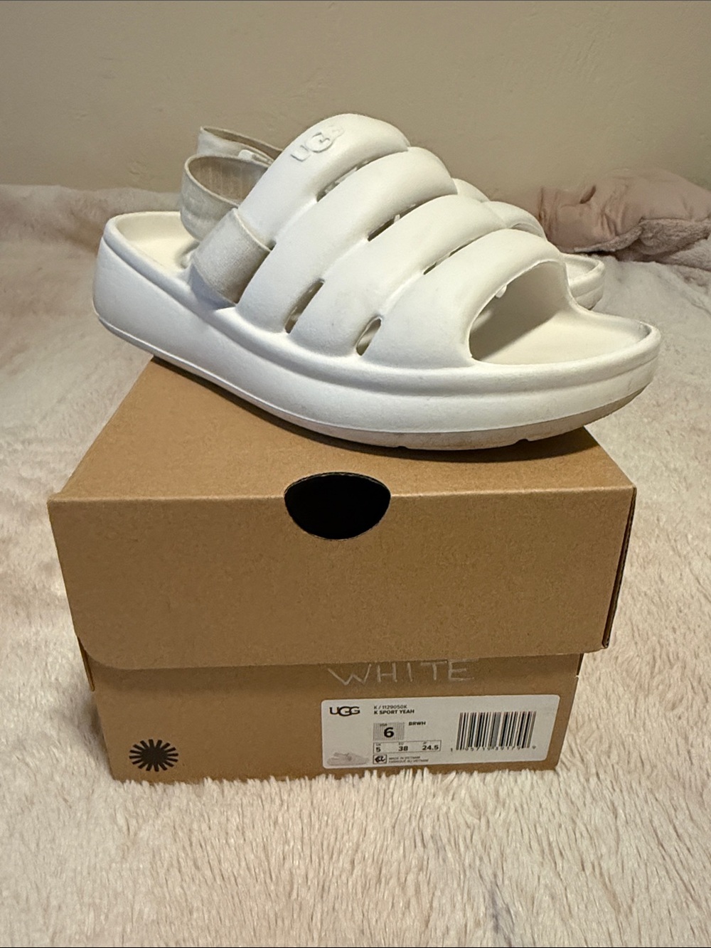 UGG Kids/ Women White  Sport Yeah Slide Sandals with Back Strap